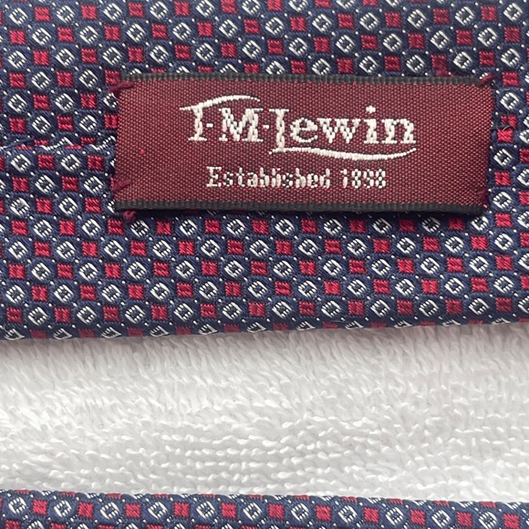 Thick 100% Silk Tie - Picture 6 of 7